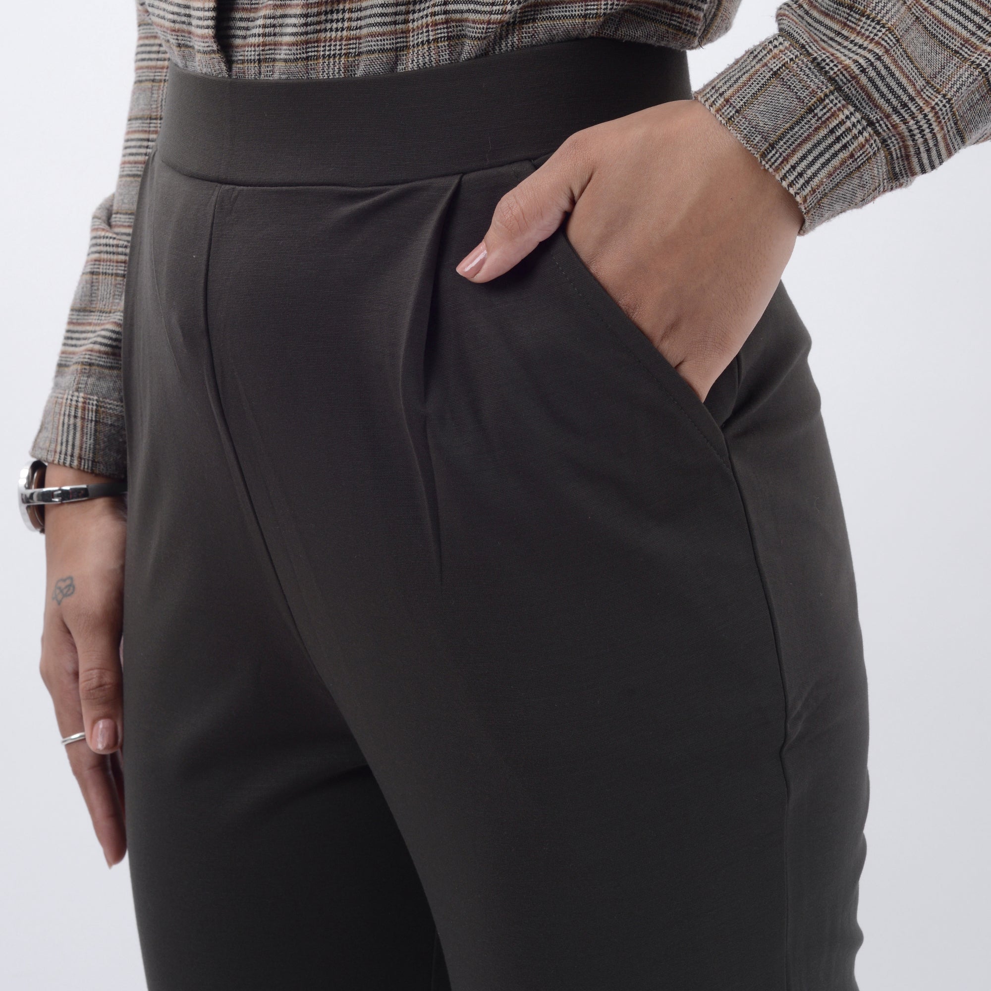 STRAIGHT FIT PLEATED TROUSERS WITH SPANDEX WFB1003