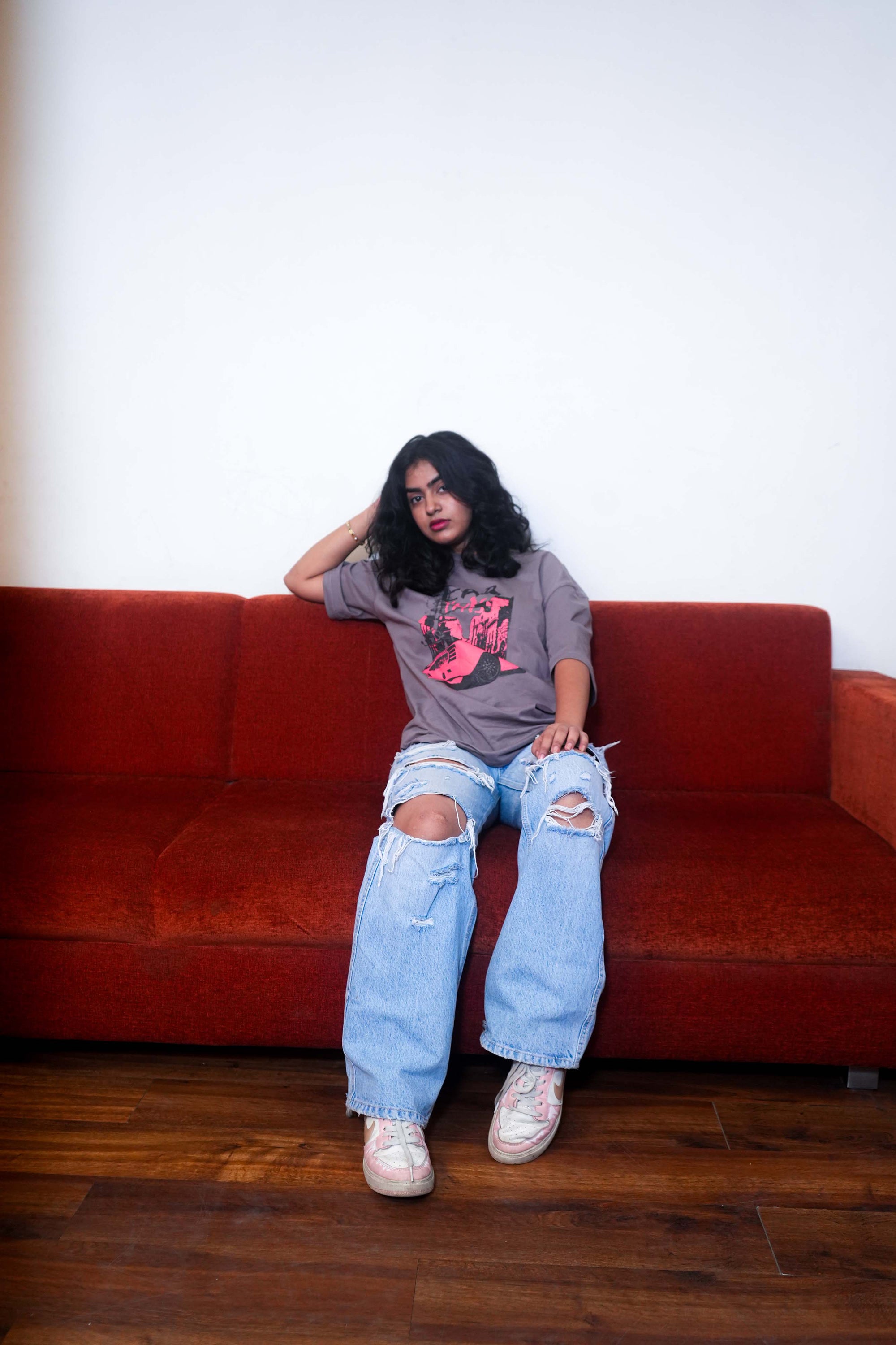 Effortless Street Vibes: Oversized Tee