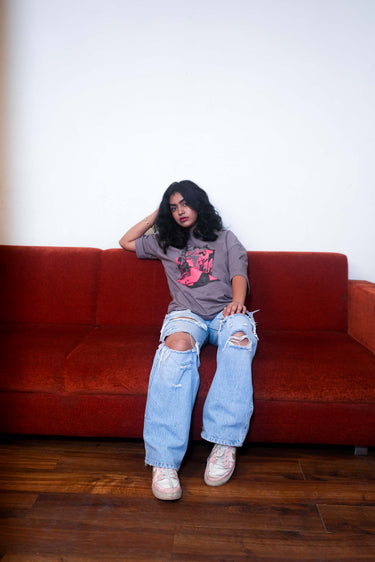Effortless Street Vibes: Oversized Tee