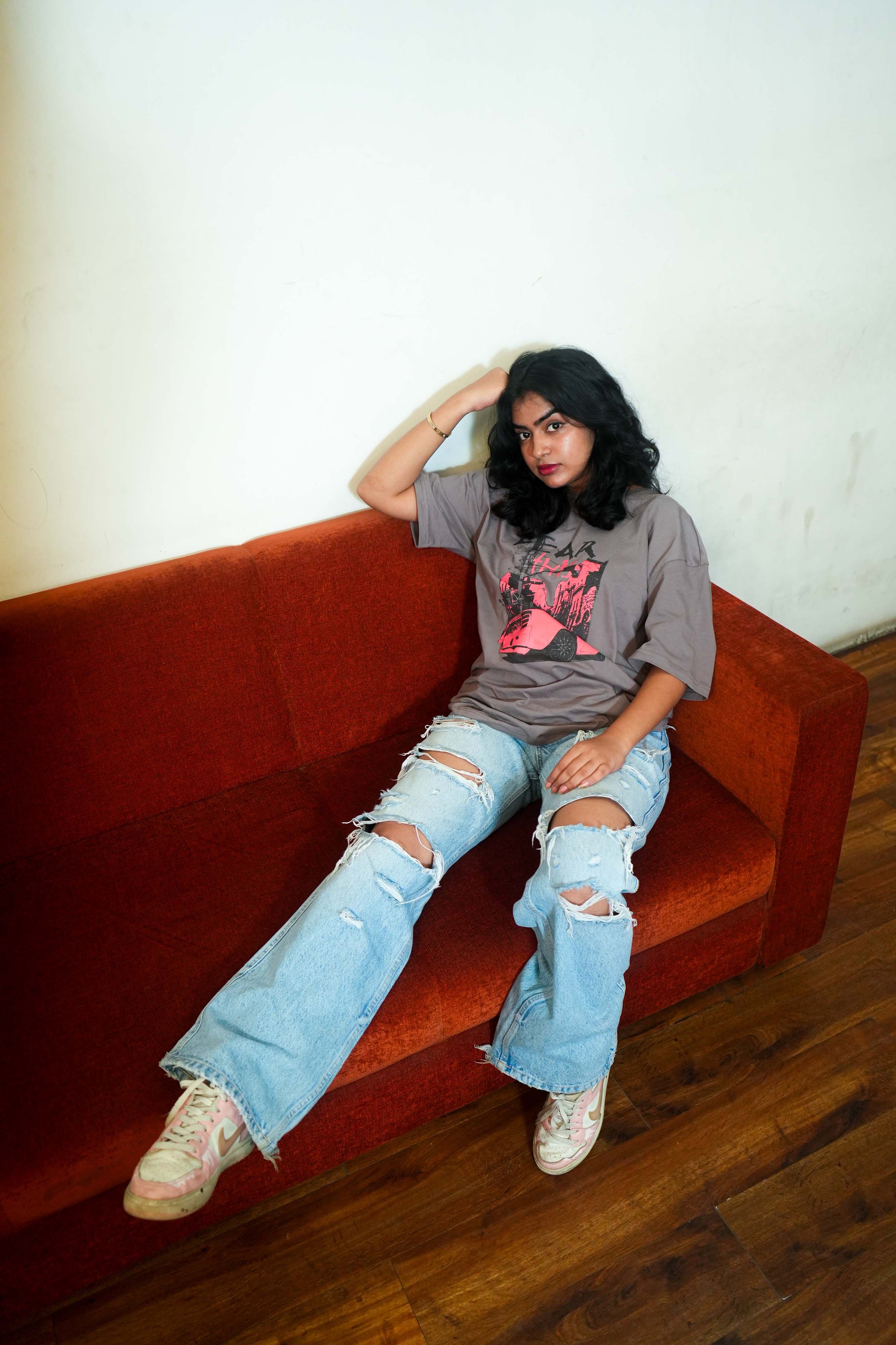 Effortless Street Vibes: Oversized Tee