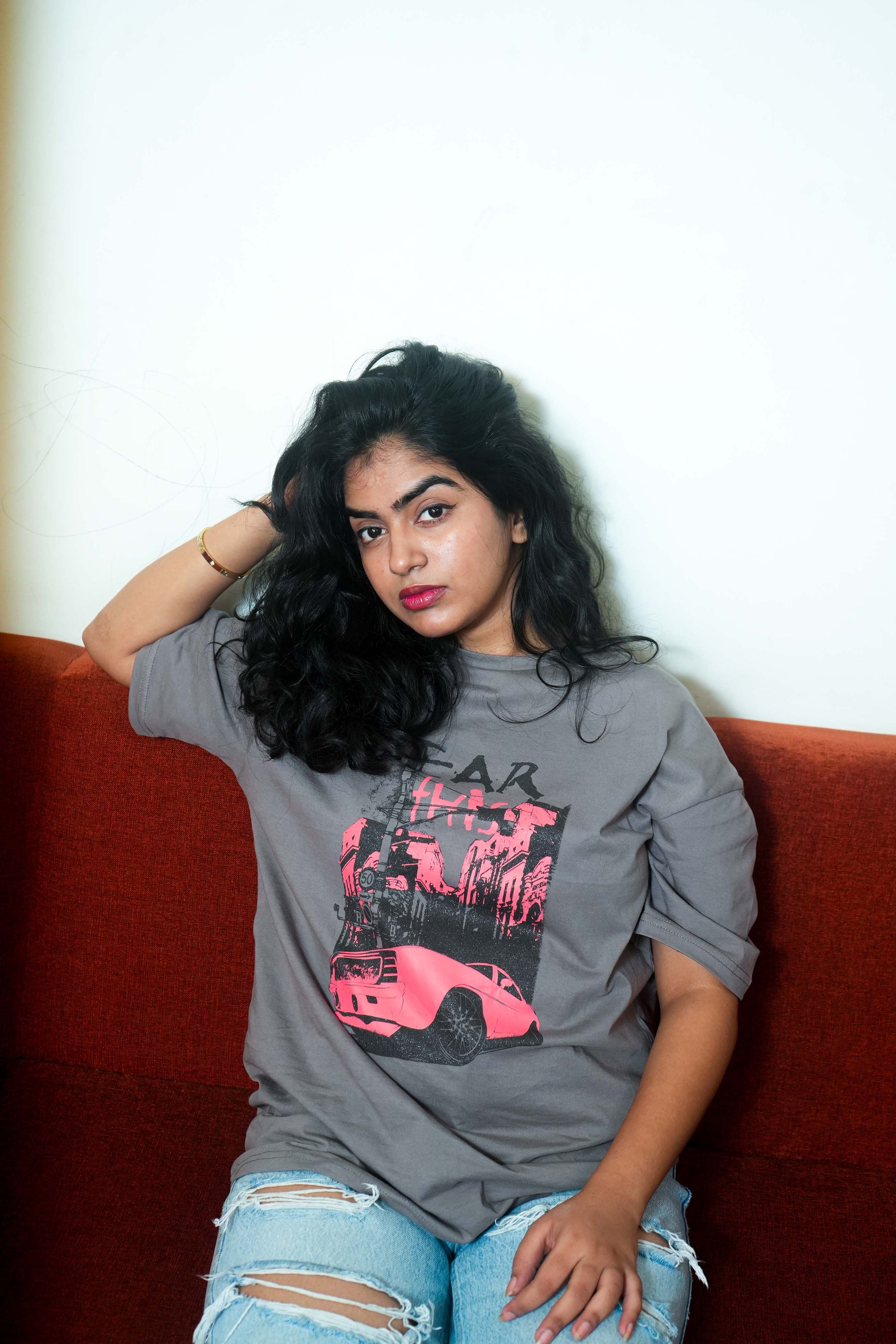 Effortless Street Vibes: Oversized Tee