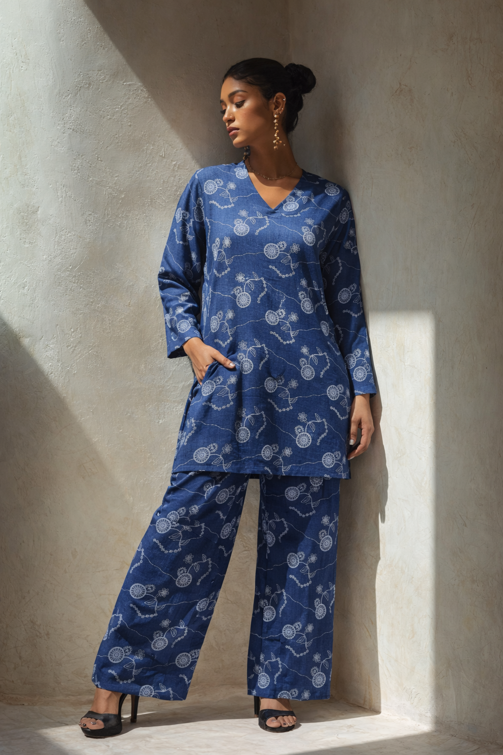 Women Navy Blue Floral Printed Kurti with Palazzo Co-ord Set