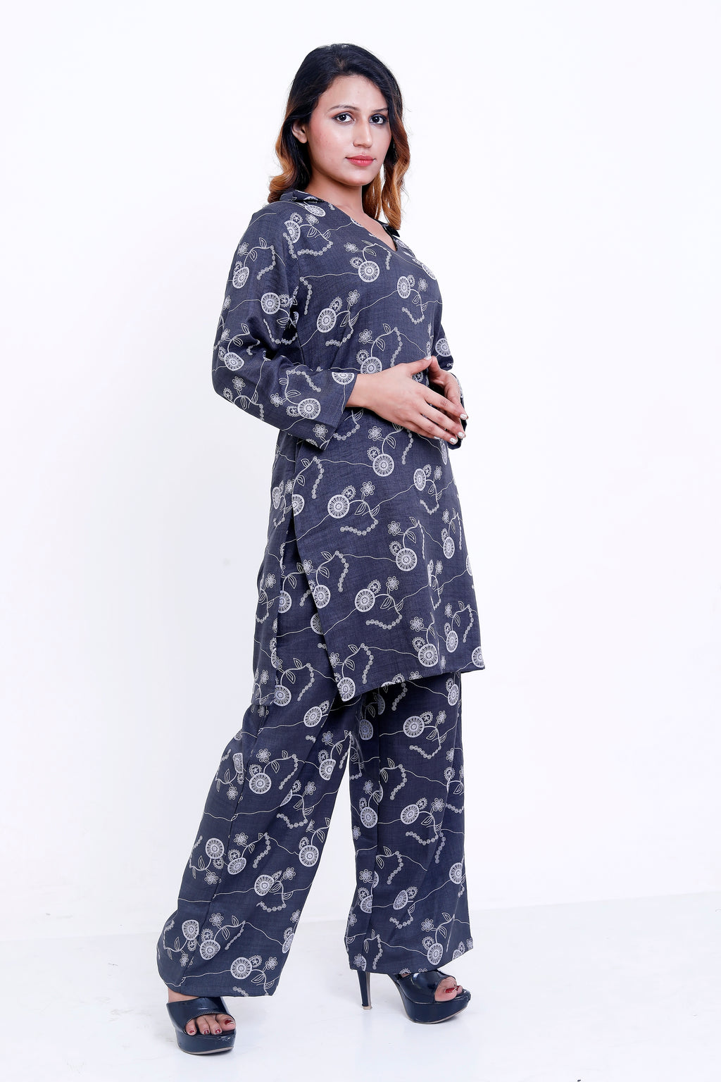 Women Charcoal Grey Floral Printed Kurti with Palazzo Co-ord Set