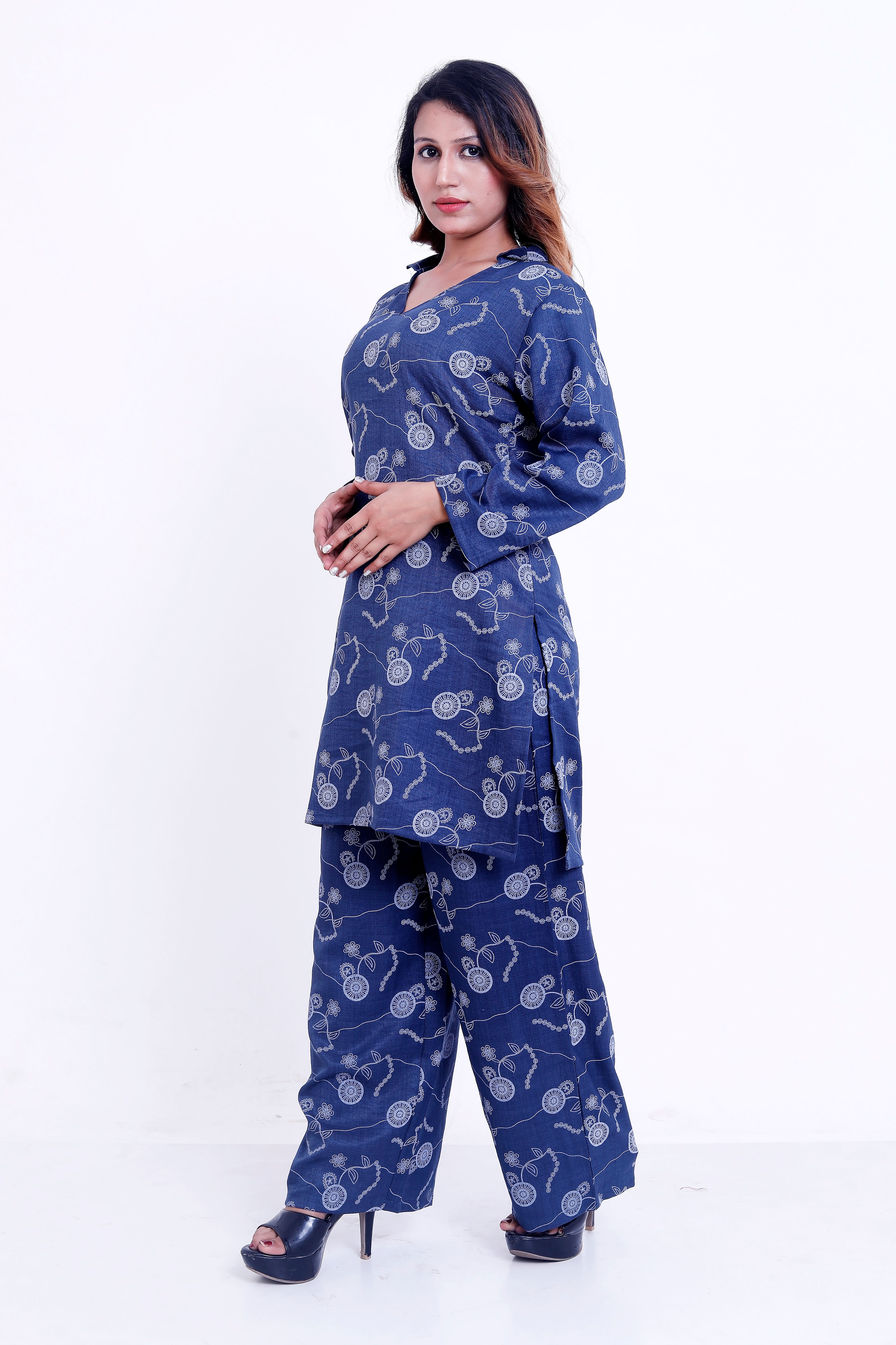 Women Navy Blue Floral Printed Kurti with Palazzo Co-ord Set