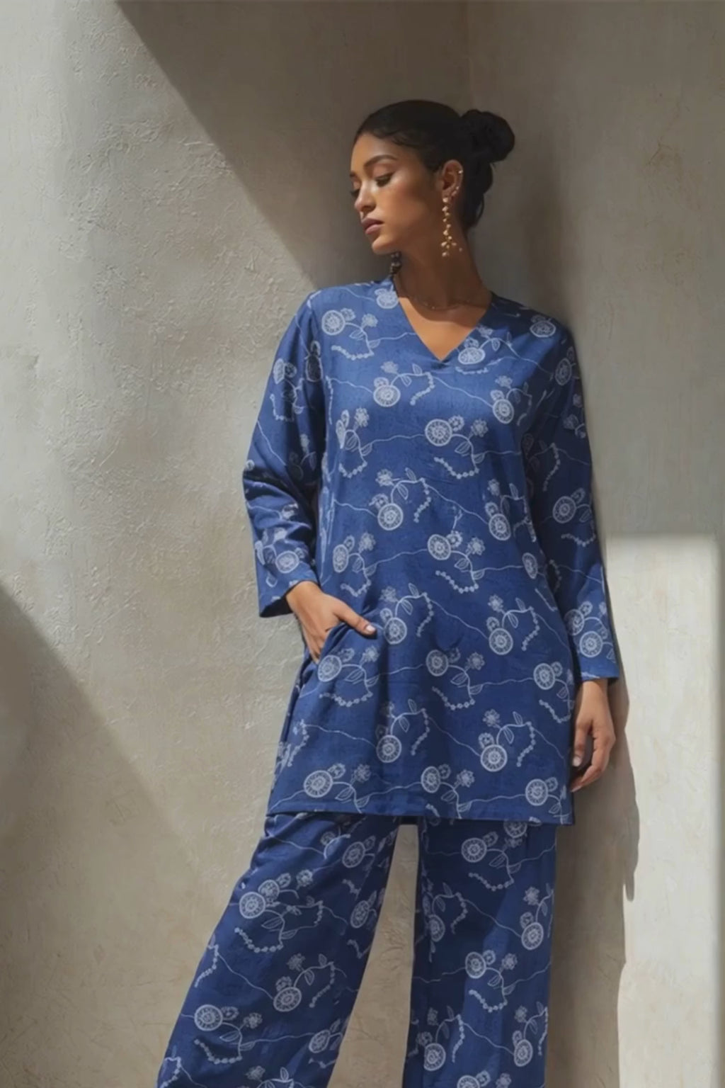 Women Navy Blue Floral Printed Kurti with Palazzo Co-ord Set